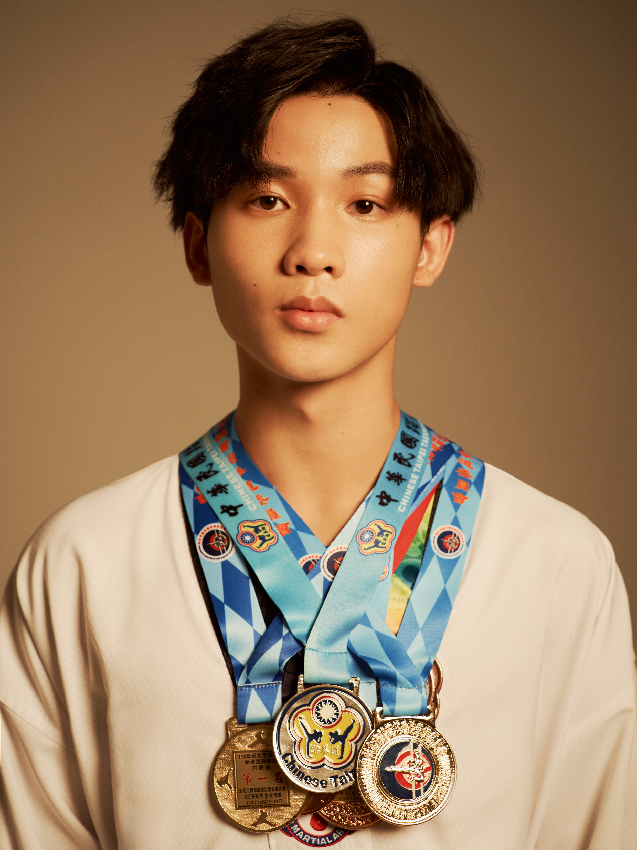 不管現實如何磨練你，永遠記得專注自己，並用盡全力變得更好。——趙偉翔